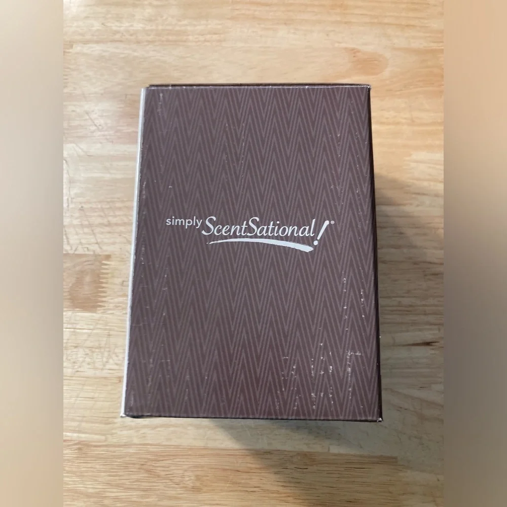 Scentsationals bliss wax melts plug ins - has live , laugh , love design. NWT